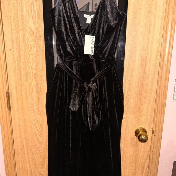 Nine West Black Jumpsuit with Elegant Wide-Leg Design - Picture 2 of 4